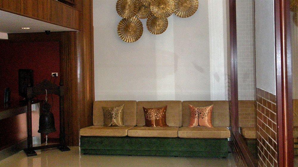 Lullaby Inn Silom Banguecoque Exterior foto
